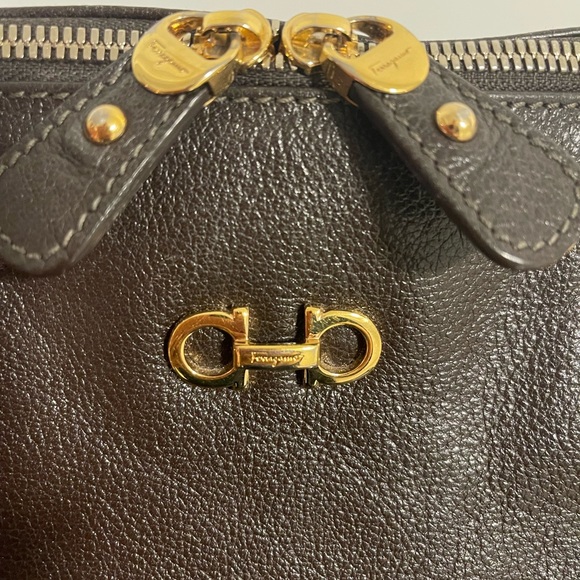 Salvatore Ferragamo handbag, medium size - Picture 3 of 8